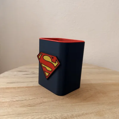Ống đựng bút chủ đề Superman
