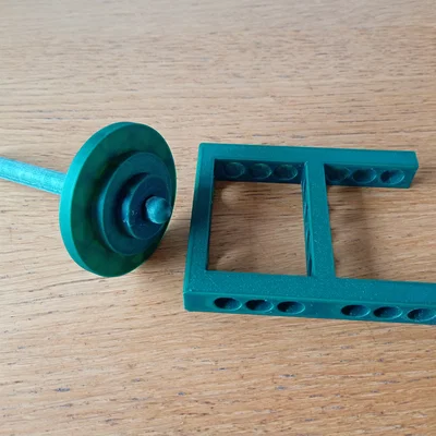 Con quay đồ chơi chạy bằng dây