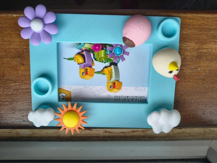 Bộ phụ kiện trang trí Phục Sinh (Khung Brick Frame & Vòng hoa Lego) - Image 1