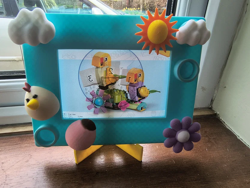 Bộ phụ kiện trang trí Phục Sinh (Khung Brick Frame & Vòng hoa Lego) - Image 2