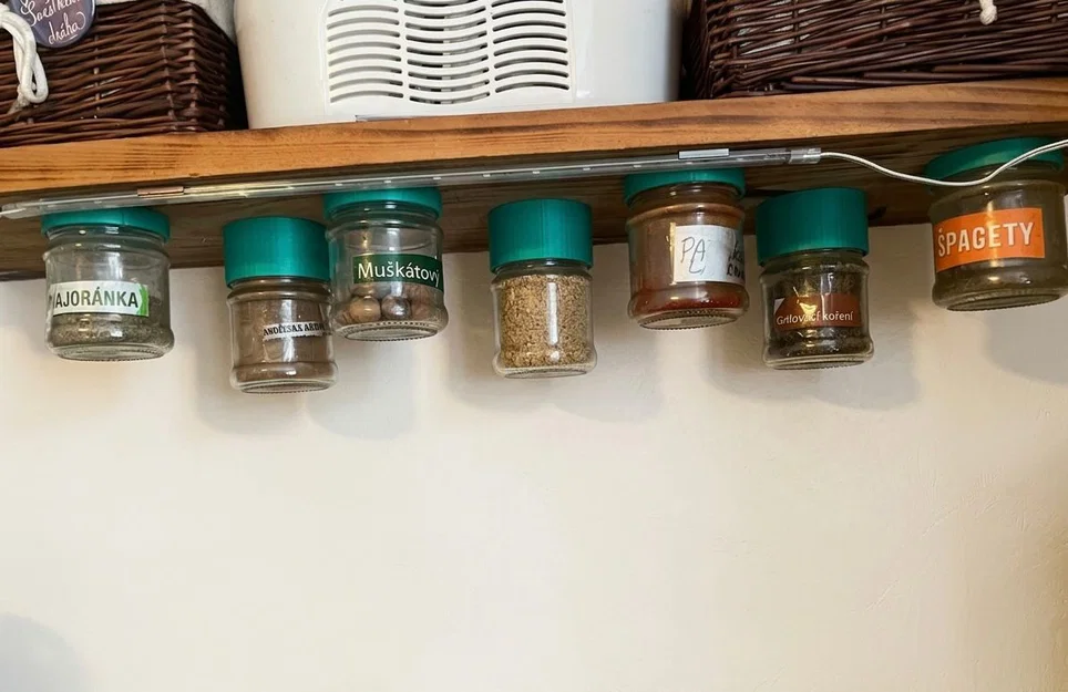 Giá treo hũ gia vị 3D dưới kệ bếp tiết kiệm không gian - Image 3