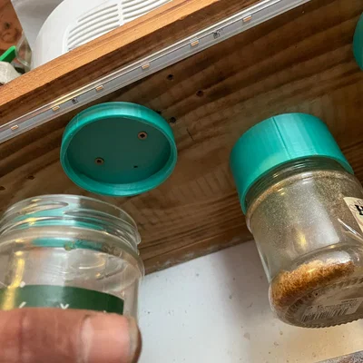 Giá treo hũ gia vị 3D dưới kệ bếp tiết kiệm không gian