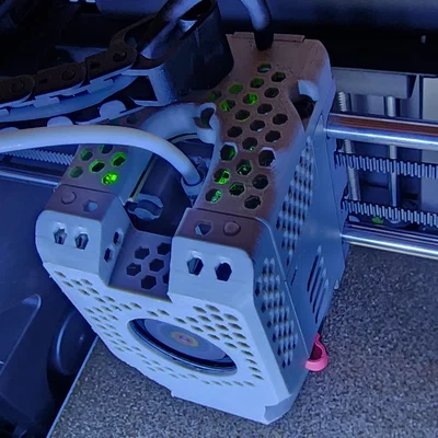 Nắp đầu in FlashForge Adventurer 5M Pro có giá đỡ ống Bowden