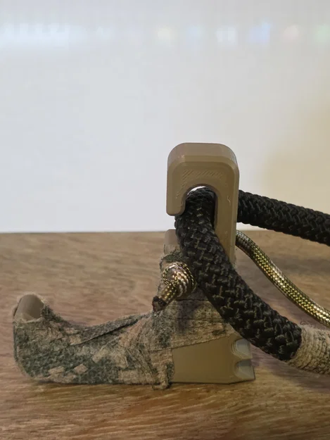 Móc treo cung đơn chi nhánh dùng cho đi săn saddle - Image 1