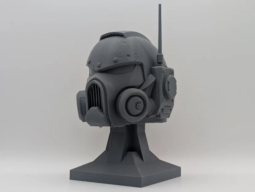 Mô hình trưng bày mũ chiến binh Infiltrator từ Warhammer 40K - Image 1