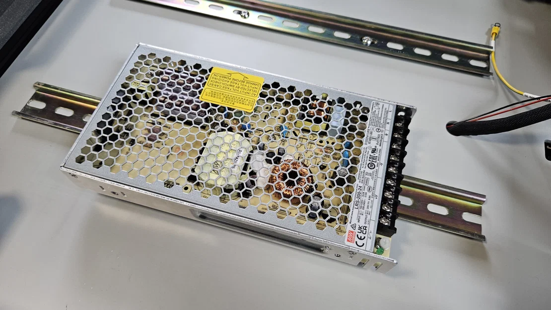 Ngàm gắn DIN rail cho bộ nguồn Mean Well LRS-200-24 - Image 1