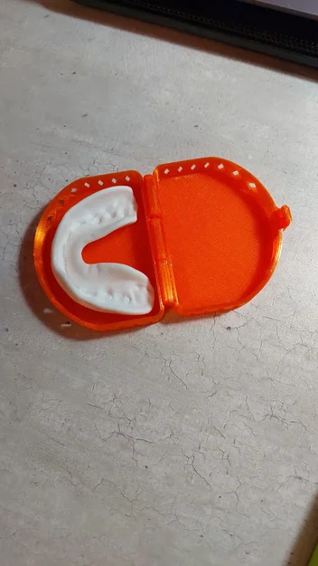 Hộp đựng hàm bảo vệ (mouth guard) - Image 1