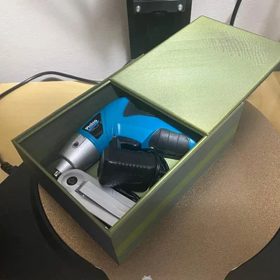 Hộp đựng dụng cụ đơn giản có nắp trượt