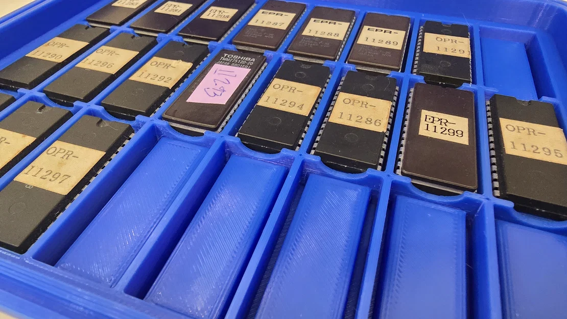 Hộp đựng 24 chip M27C512 và IC linh kiện điện tử in 3D - Image 2