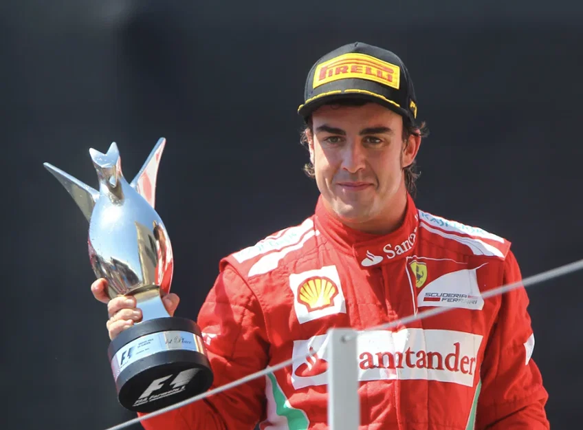 Mô hình cúp F1 - Bản sao chặng Valencia 2012 - Image 1