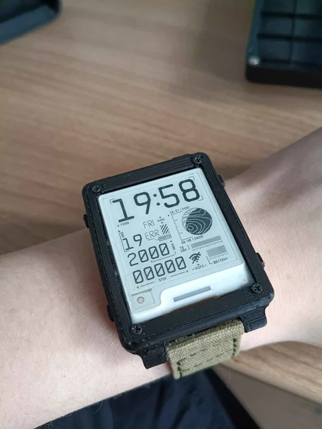 Vỏ bảo vệ Watchy Invader phiên bản dùng dây đeo 20mm - Image 1