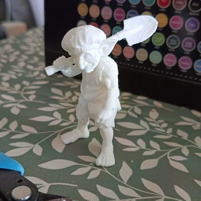 Mô hình yêu tinh vác xẻng (Goblin with a shovel)