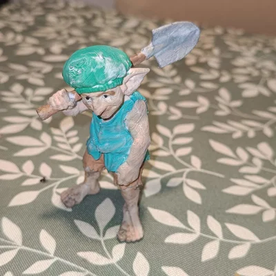 Mô hình yêu tinh vác xẻng (Goblin with a shovel)