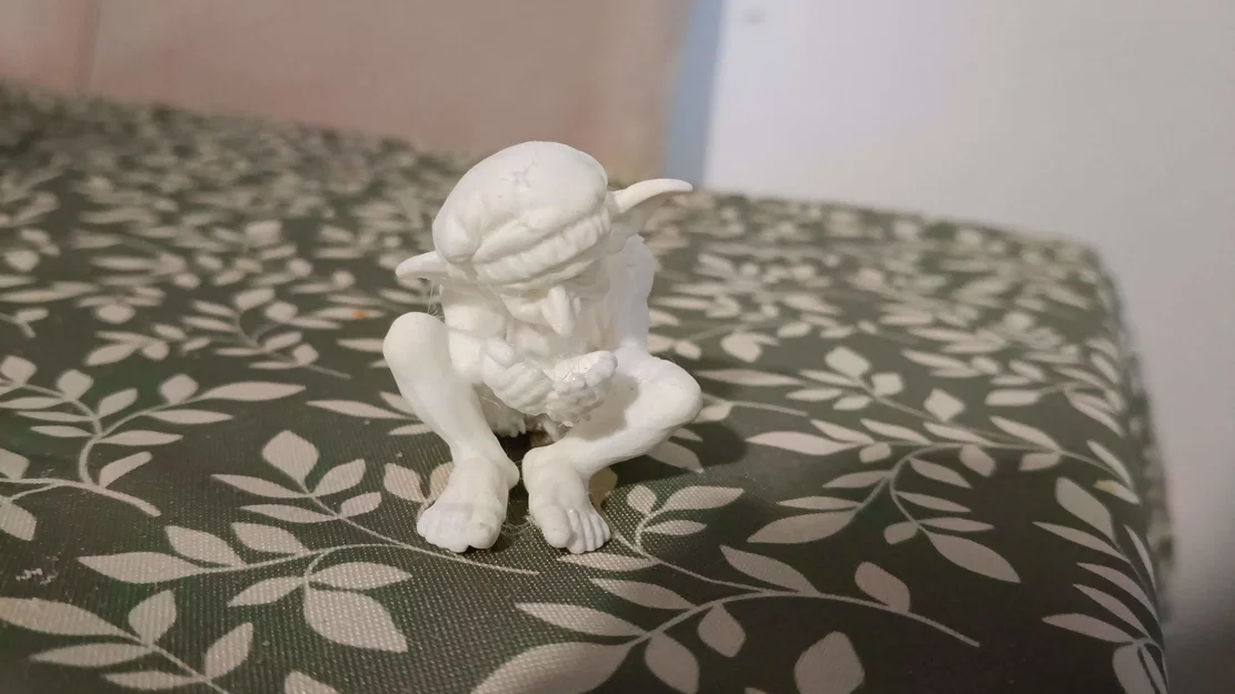 Mô hình chú Goblin đang giấu bí mật trong tay - Image 2