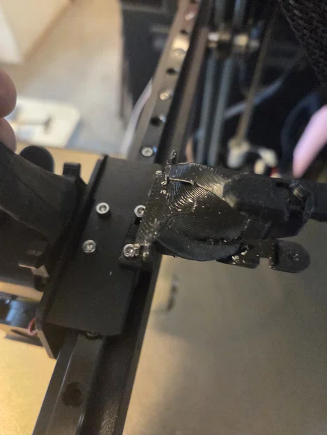 Ngàm gắn xích cáp Neptune 4 Max cho bộ TBStron linear rail extruder - Image 1