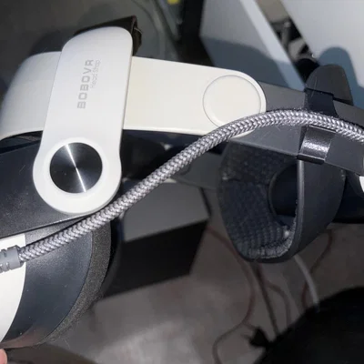 Kẹp giữ dây cáp cho Oculus Quest 2 dùng BoboVR gọn gàng