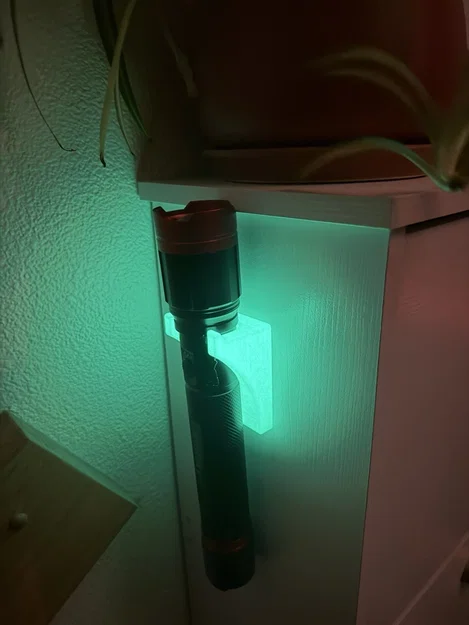 Giá treo đèn pin Costco Infinity X1 - Image 1