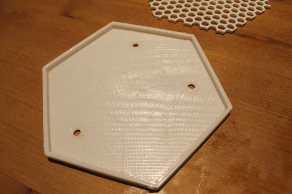 Máng nước cho ong loại gắn chân cắm - Image 4