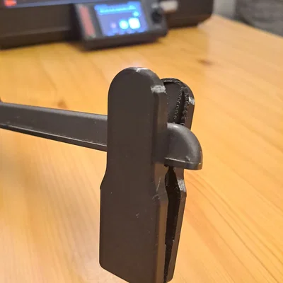 Kẹp nhựa thay thế cho móc treo quần áo - Giải pháp 3D tiết kiệm