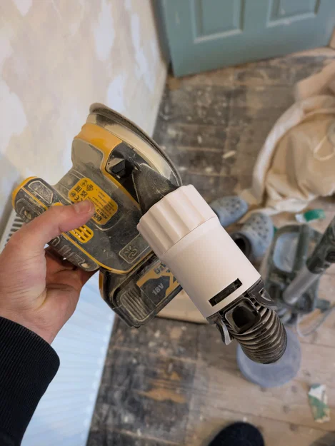 Đầu chuyển đổi máy chà nhám DeWalt sang máy hút bụi Shark - Image 1