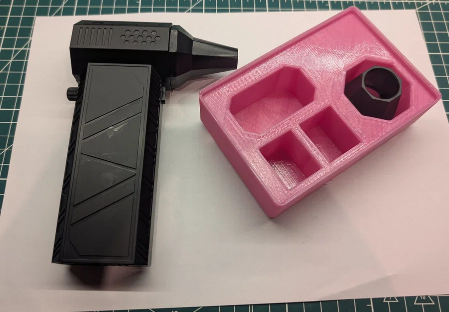 Khay Đựng Máy Thổi Bụi Mini Chuẩn Gridfinity Tiện Lợi - Image 1