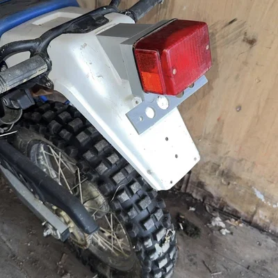 Pat giữ đèn hậu và bảng số Suzuki DR125SE/DR200SE in 3D