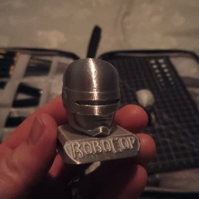 Tượng bán thân RoboCop kèm đế