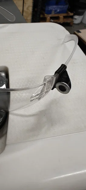 Ngàm gắn đèn Olight lên kính bảo hộ - Image 2