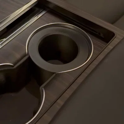 Đế giữ lon cà phê Illy cho Tesla Model S