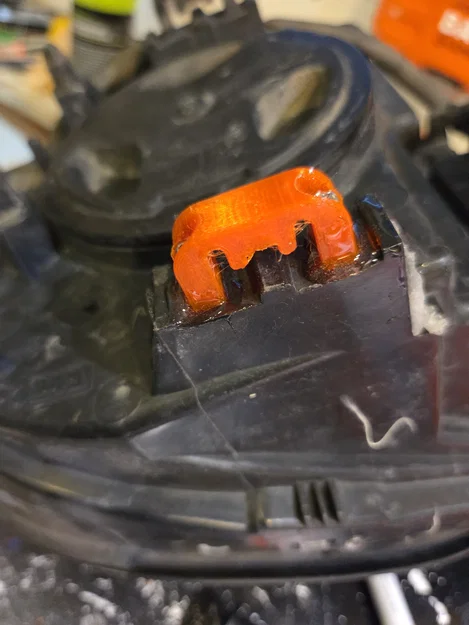 Pát gắn đèn pha cho Volvo XC90 đời đầu - Image 1