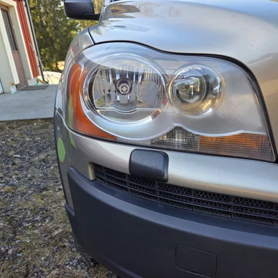 Pát gắn đèn pha cho Volvo XC90 đời đầu