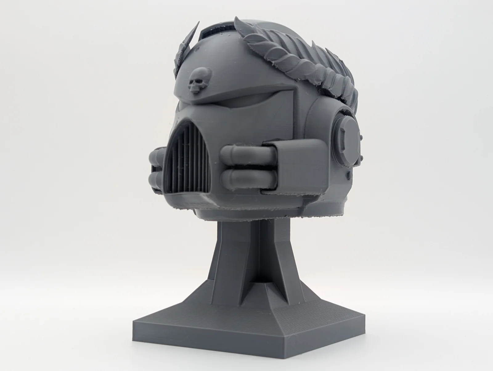 Mô hình trưng bày mũ chiến binh Warhammer 40K Mark 7 cực đẹp 1