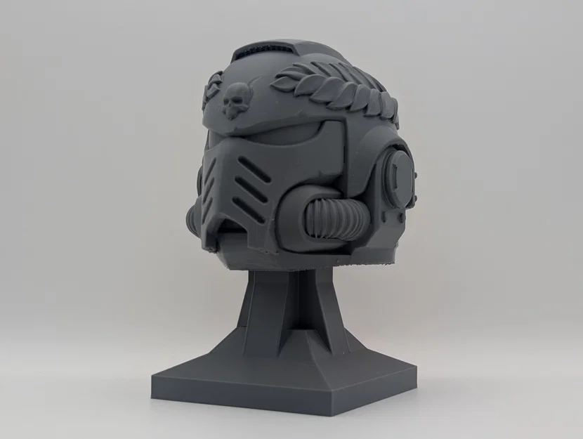 Mô hình trưng bày mũ chiến binh Warhammer 40K Demetrian Titus - Image 1