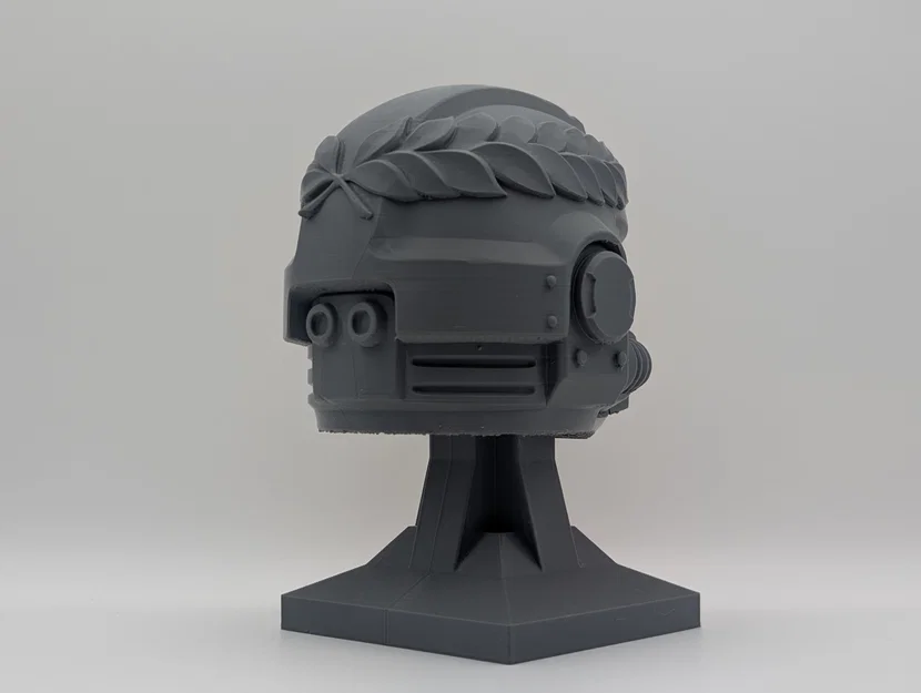 Mô hình trưng bày mũ chiến binh Warhammer 40K Demetrian Titus - Image 2