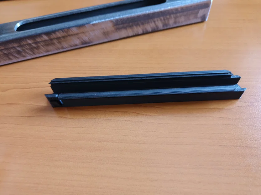 Giá đỡ dây đèn LED gắn khung kim loại có rãnh tán sáng - Image 1