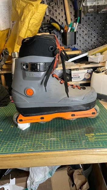 Đế giữ giày trượt patin (Inline Skate Stand) in 3D gọn gàng - Image 1