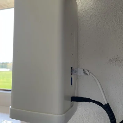 Giá treo tường router Huawei B618s - Giải pháp gọn gàng cho nhà bạn