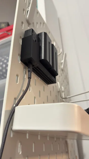 Giá treo sạc pin NEEWER NP-F cho bảng IKEA SKADIS gọn gàng - Image 2