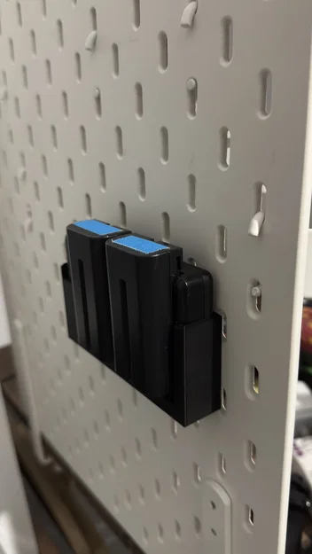 Giá treo sạc pin NEEWER NP-F cho bảng IKEA SKADIS gọn gàng - Image 4