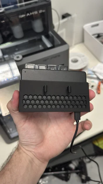 Giá treo sạc pin NEEWER NP-F cho bảng IKEA SKADIS gọn gàng - Image 5