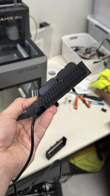 Giá treo sạc pin NEEWER NP-F cho bảng IKEA SKADIS gọn gàng - Image 6