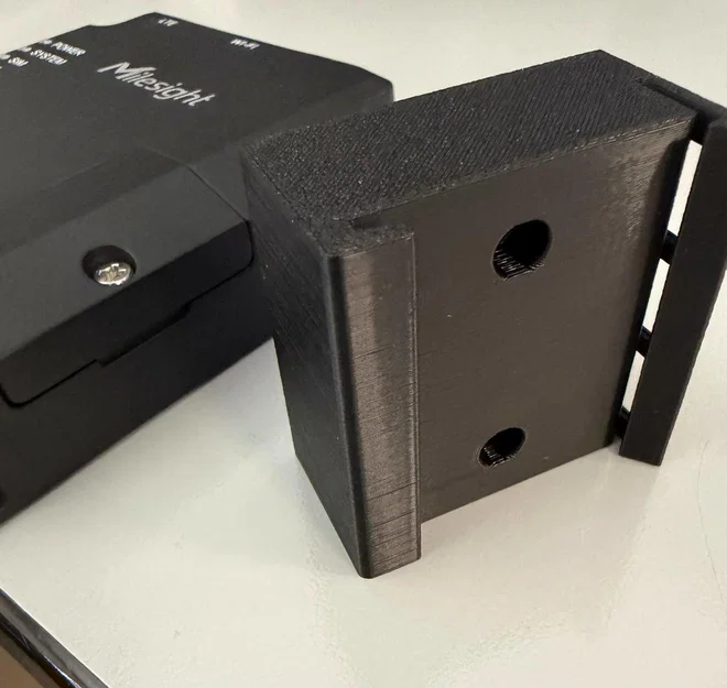 Ngàm gắn DIN rail cho Router công nghiệp Milesight USR325 - Image 1