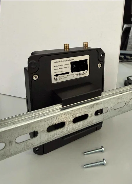 Ngàm gắn DIN rail cho Router công nghiệp Milesight USR325 - Image 3