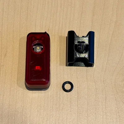 Nút bấm thay thế cho đèn hậu DECATHLON CL 100 – File in 3D