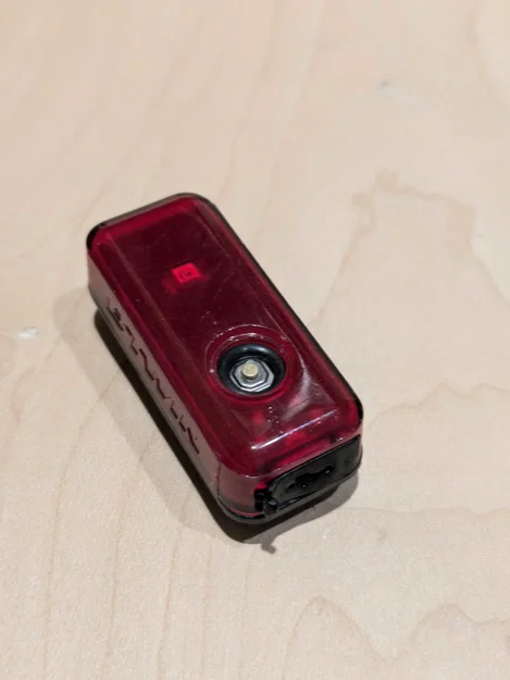 Nút bấm thay thế cho đèn hậu DECATHLON CL 100 – File in 3D - Image 4