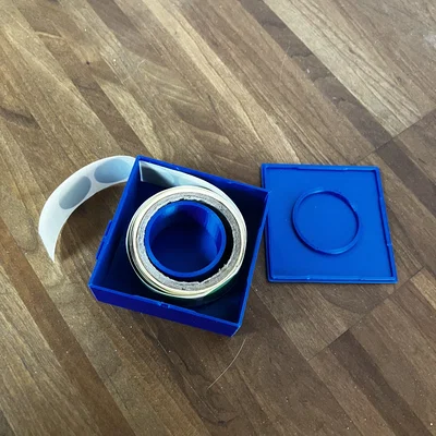 Hộp đựng cuộn chấm dán (Klebepunkte) cho Neuland