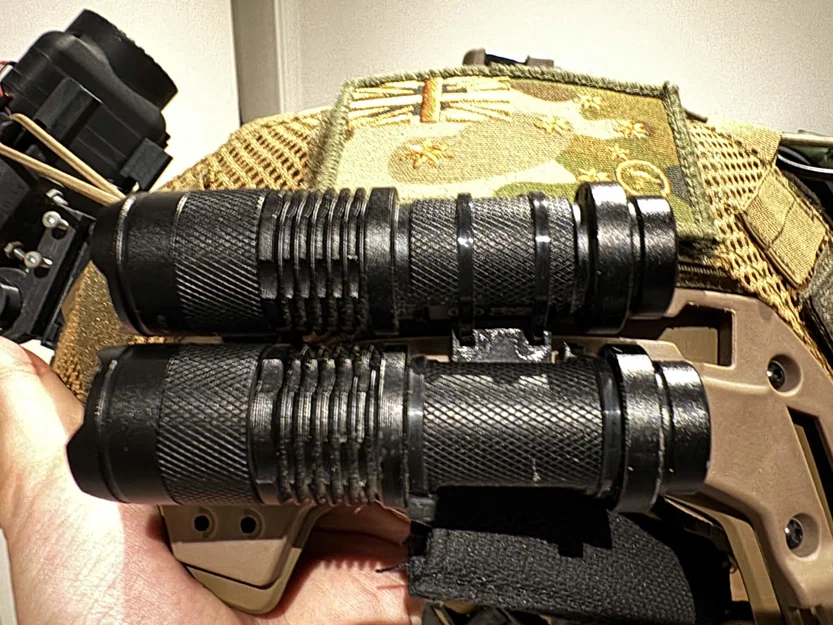 Giá đỡ đèn pin kép cho mũ bảo hiểm Team Wendy - Image 3