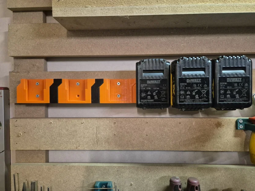 Giá đỡ pin Dewalt đa năng (có tích hợp giá treo máy khoan) - Image 2