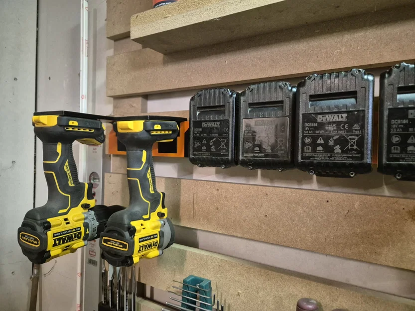 Giá đỡ pin Dewalt đa năng (có tích hợp giá treo máy khoan) - Image 6