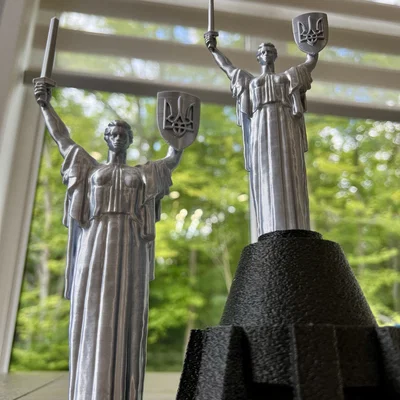 Tượng đài Mẹ Tổ quốc Ukraine (Ukrainian Motherland Monument)